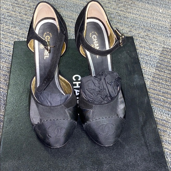 Gorgeous Chanel Heels - Picture 3 of 9